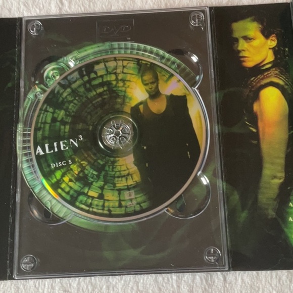 Alien Quadrilogy DVD Box Set - 9 disc set - Picture 4 of 7